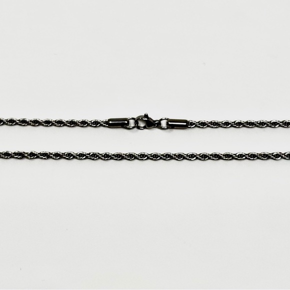 Silver torsed chain - Picture 4 of 4